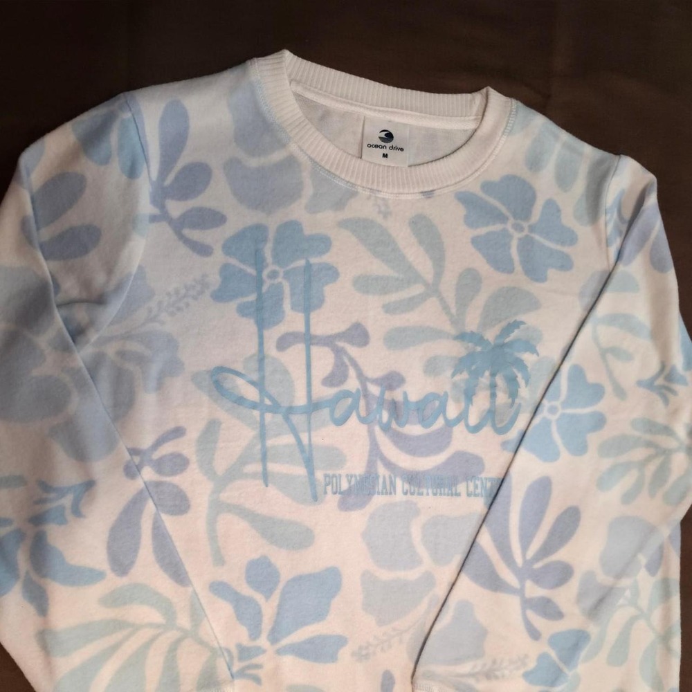 Ocean Drive blue & white hibiscus print crewneck sweatshirt Size M